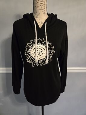 Black Floral Hoodie Top - Women's Casual Pullover